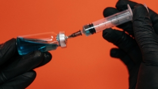 Comisia Europeană vrea 300 de milioane de doze din vaccinul anti-COVID-19 dezvoltat de Pfizer şi BioNTech