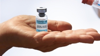 Vaccinul anti-Covid al Oxford/AstraZeneca a fost autorizat de Comisia Europeană și va fi distribuit în toate țările UE