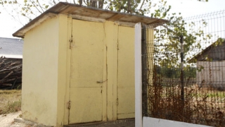 România are încă aproape 1.500 de școli cu grupuri sanitare în curte