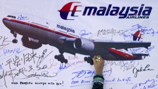 Rudele pasagerilor avionului malaezian MH370 dispărut vor finanța continuarea căutărilor